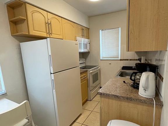 3rd image of 456 SW 4th Ave APT 6