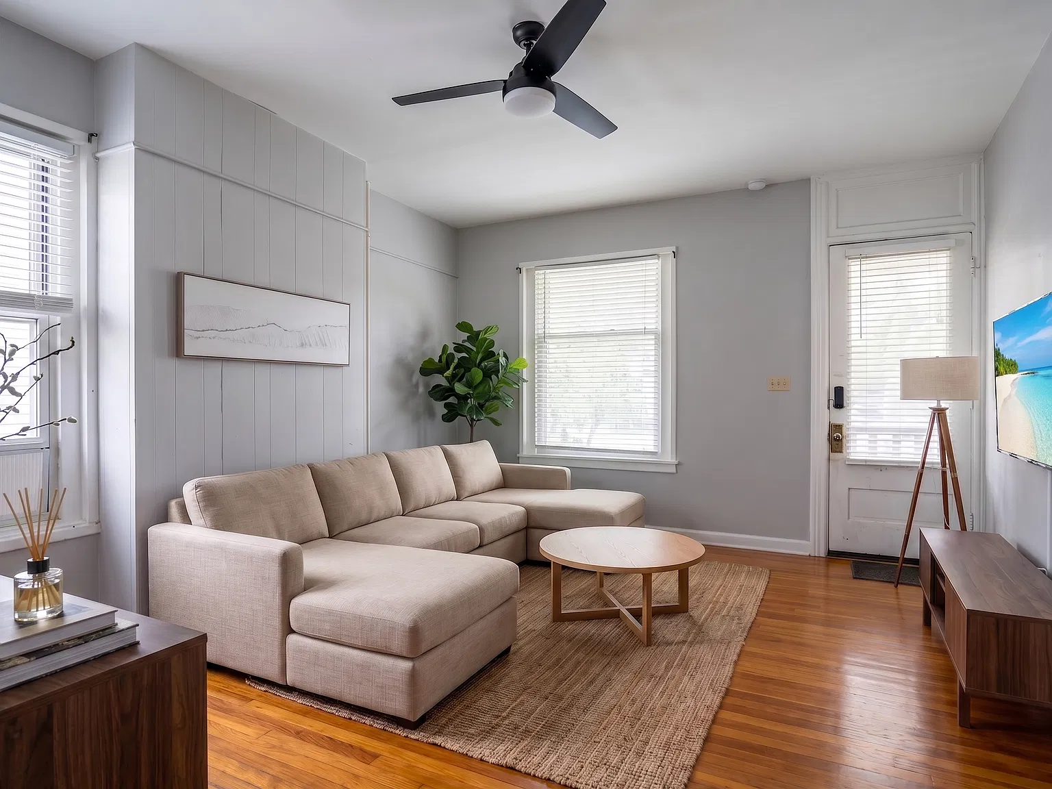5 bed, 2.5 bath, 3000 sqft, $3,375 — Photo 2