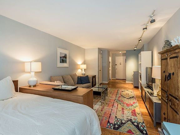 2nd image of 10 W 15th St APT 513