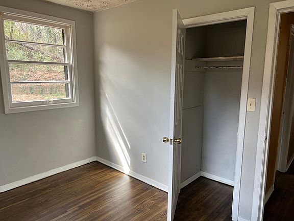 5th image of 471 Cologne Dr SE
