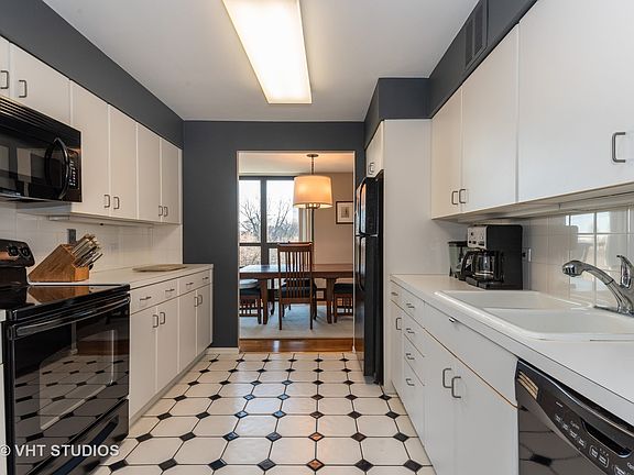 4th image of 2500 N Lakeview Ave APT 302