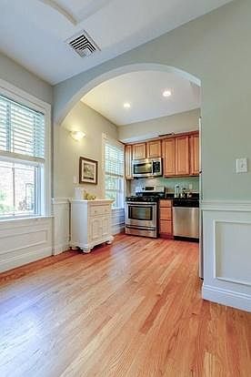3rd image of 65 Baldwin St #3