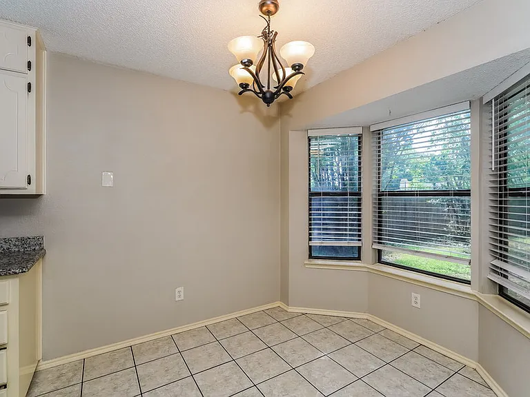 709 Daniels Dr — Photo 7