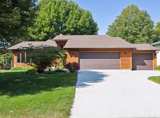 5913 Turtle Lake Rd, Shoreview, MN 55126