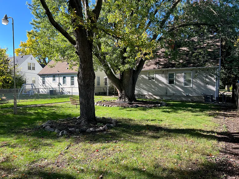 4014 Regent Ave N — Photo 3