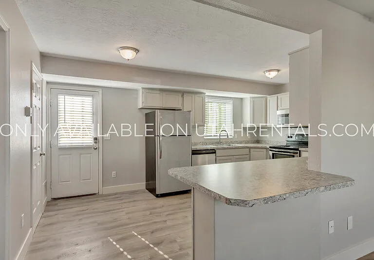 1731 Garden Dr — Photo 2