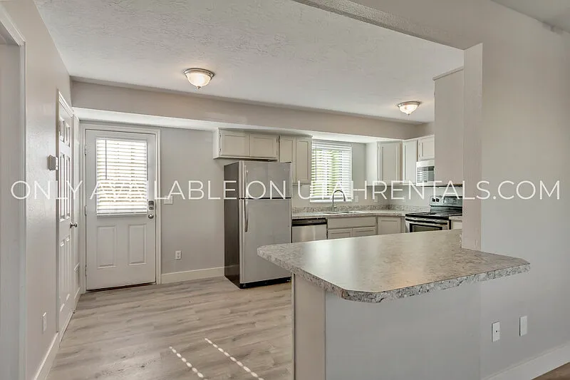 Building Photo - 1731 Garden Dr