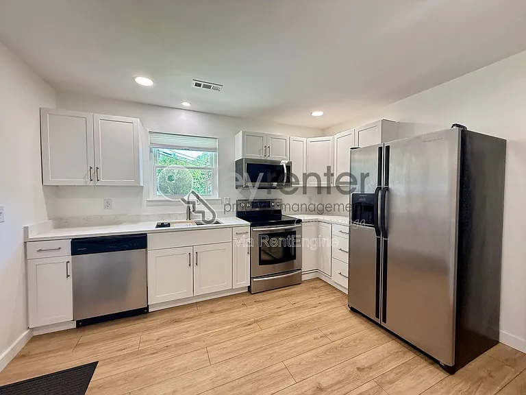1004 Summer St #A — Photo 2