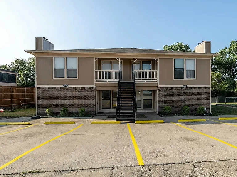 8109 Foxfire Ln #D — Photo 1
