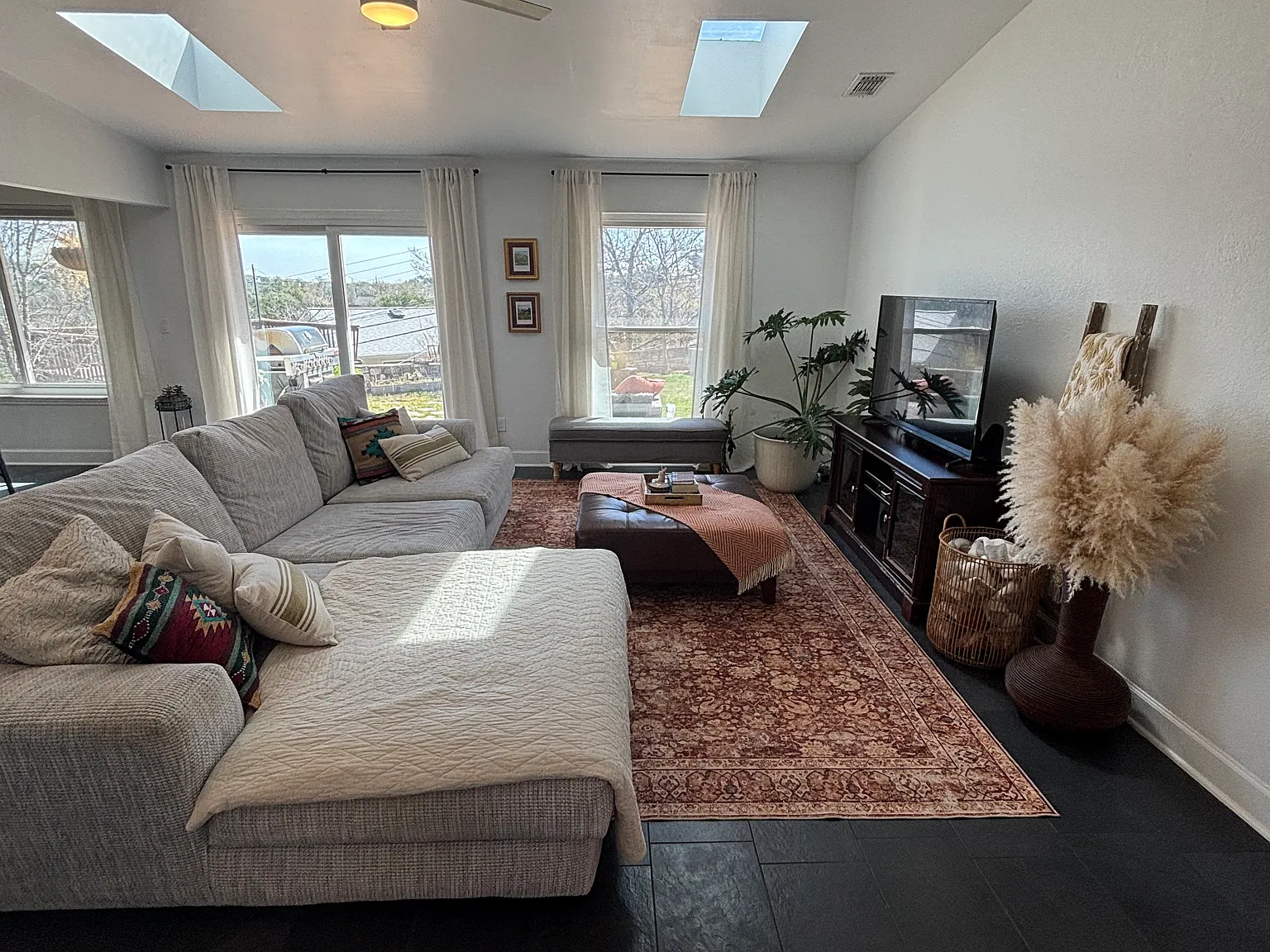 3 bed, 1306 sqft, $3,300 — Photo 3