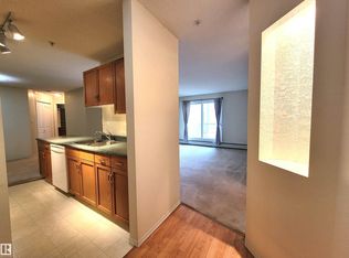 Grande Whitemud, Edmonton, AB T6J 7G8