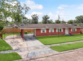 621 Stratford Dr, Harahan, LA 70123