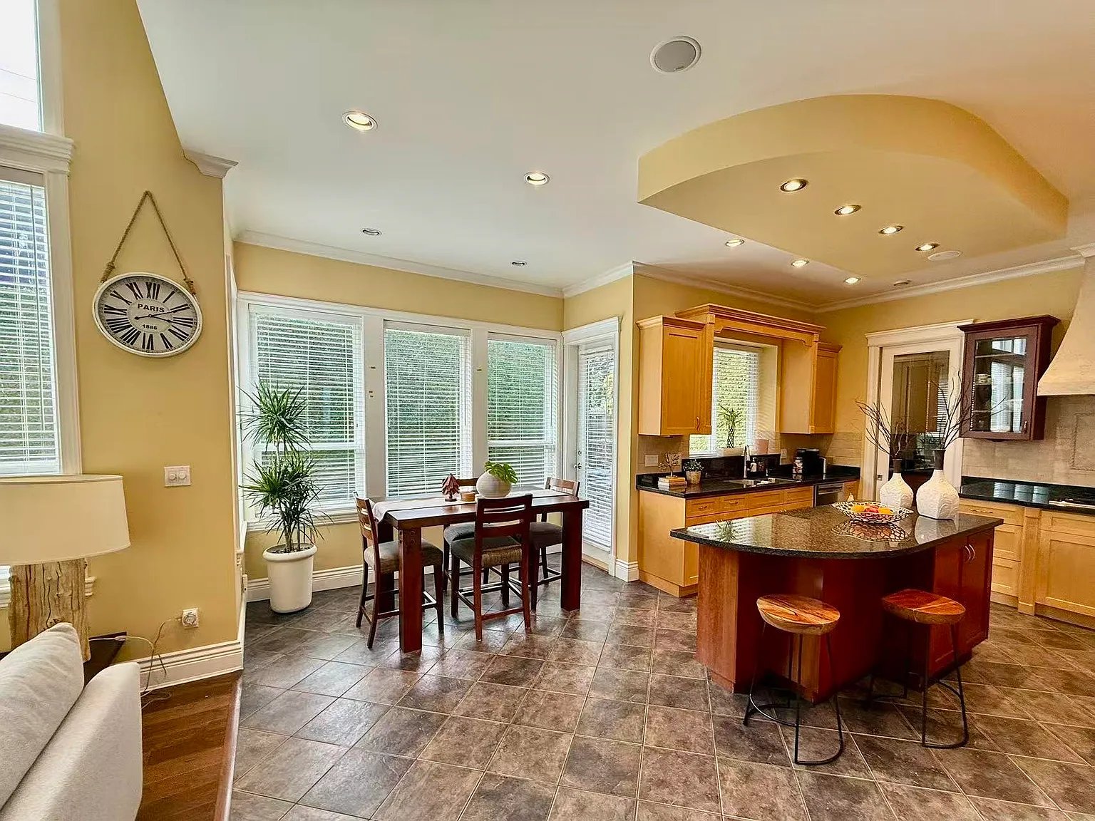 4 bed, 3600 sqft, $6,500 — Photo 4