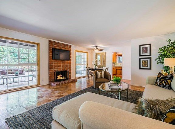 22319 Wyandotte St Canoga Park-large-008