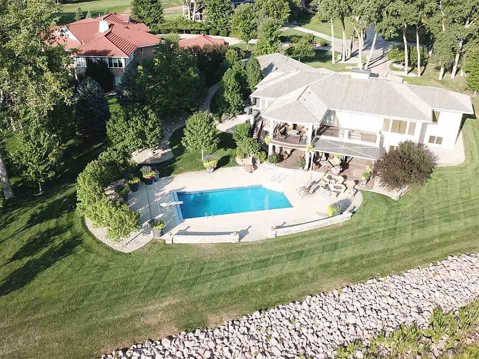 1st image of 400 Bay Hill Cir