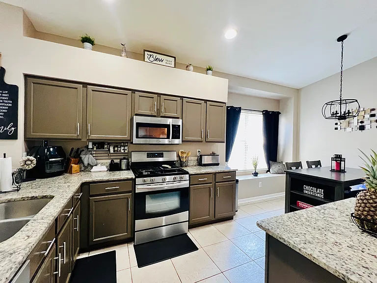 13804 Sigler St — Photo 5