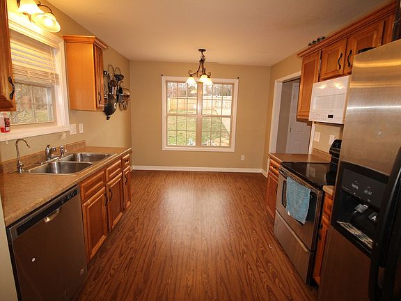 5th image of 645 Foxfield Dr
