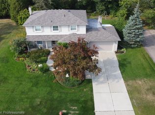 31925 Olde Franklin Dr, Farmington Hills, MI 48334