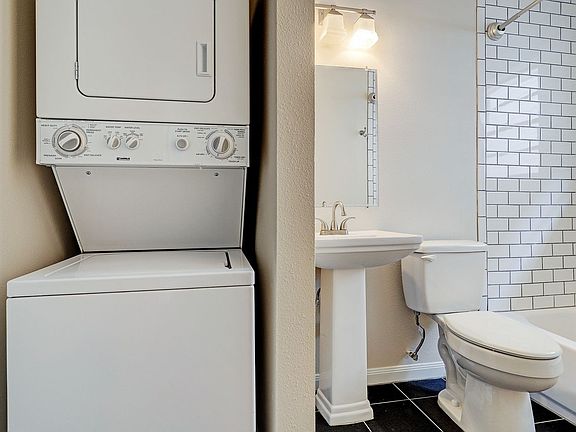 3rd image of 949 Teetshorn St #2806