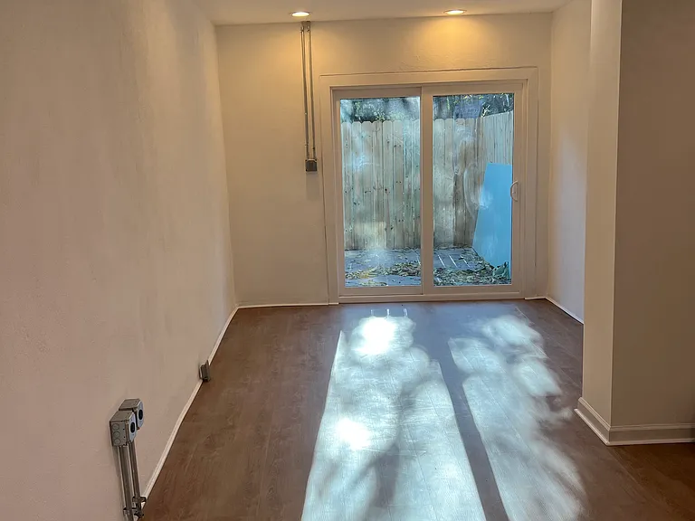 308 W Queen Ln #1 — Photo 3