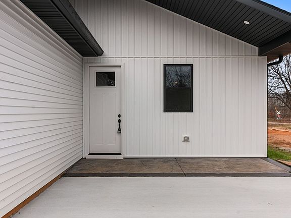 4th image of 14 Warren St