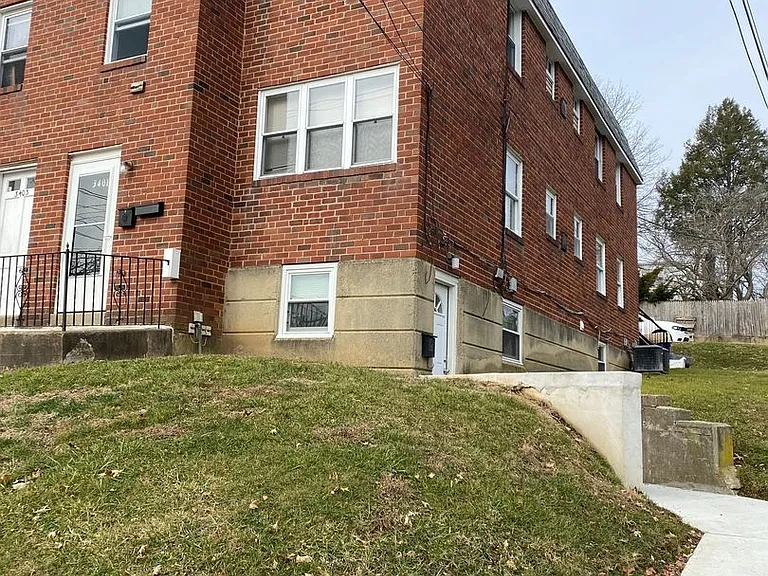 3401 Berkley Ave — Photo 2
