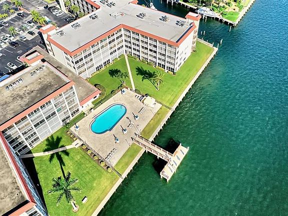 3rd image of 100 Paradise Harbour Blvd APT 408