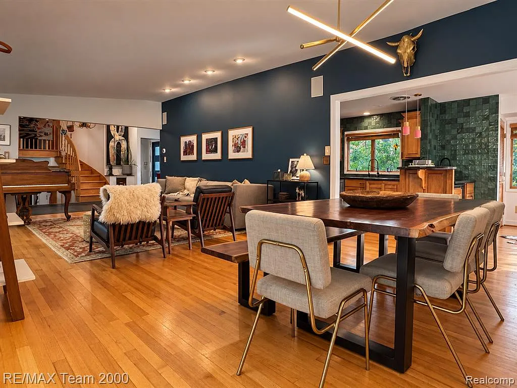 4 bed, 3.0 bath, 3500 sqft, $5,499 — Photo 3