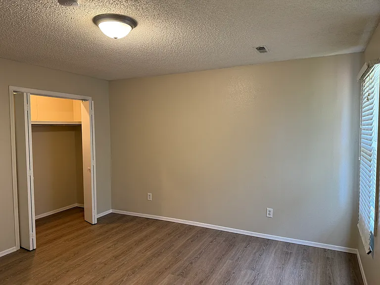 3044 W Greenwood St — Photo 23