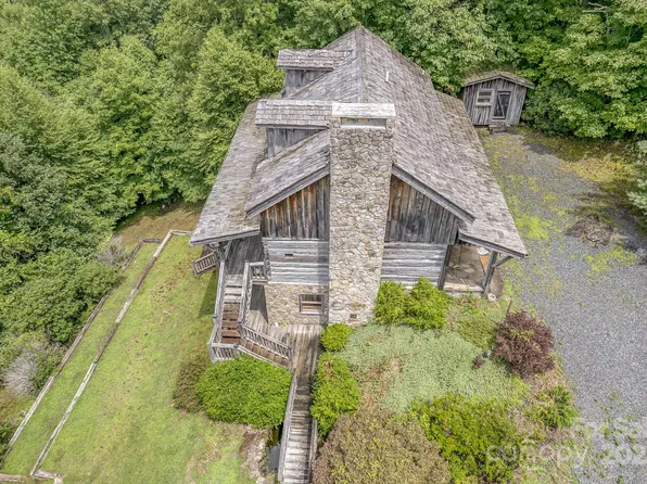 184 Dover Ln, Spruce Pine, NC 28777