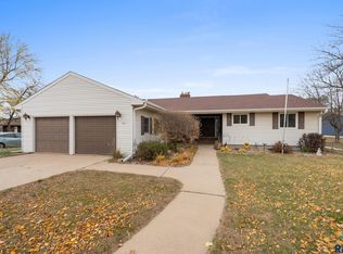 501 E 4th St, Parker, SD 57053
