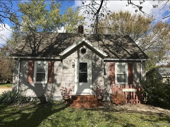 1581 Lemon Creek Rd, Baroda, MI 49101