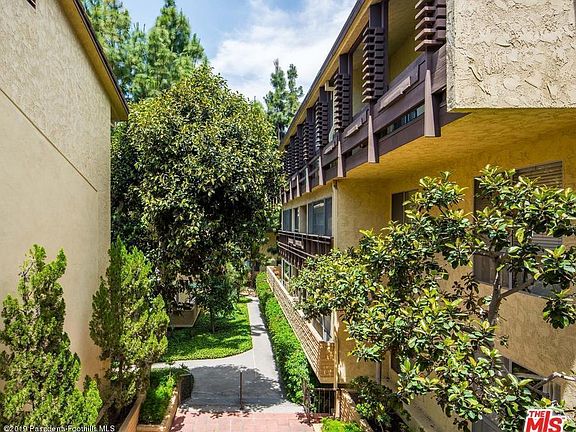 3rd image of 6275 Canterbury Dr Unit 206
