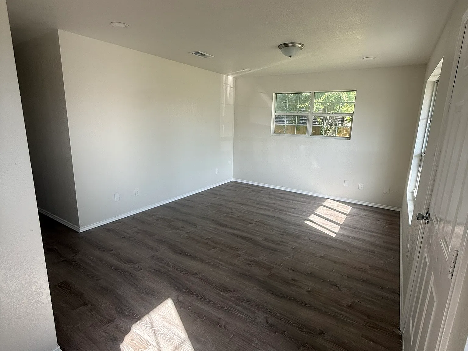 3 bed, 1119 sqft, $1,300 — Photo 3