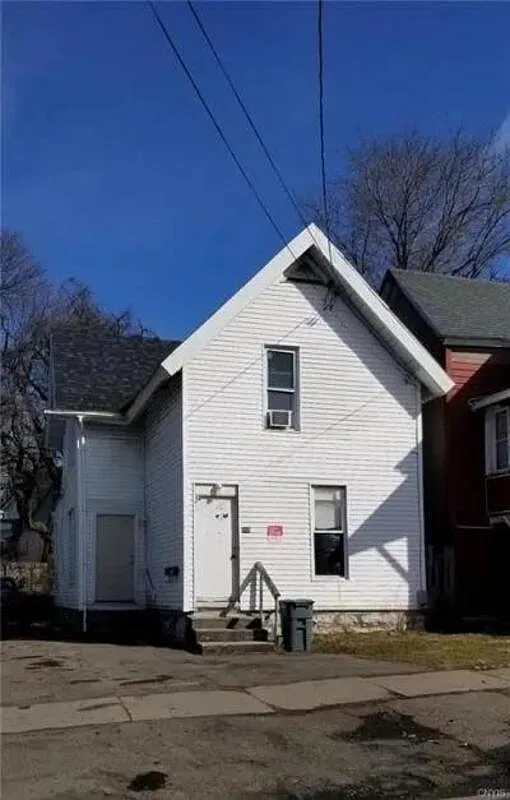 2 bed, 1.0 bath, $1,250 — Photo 1
