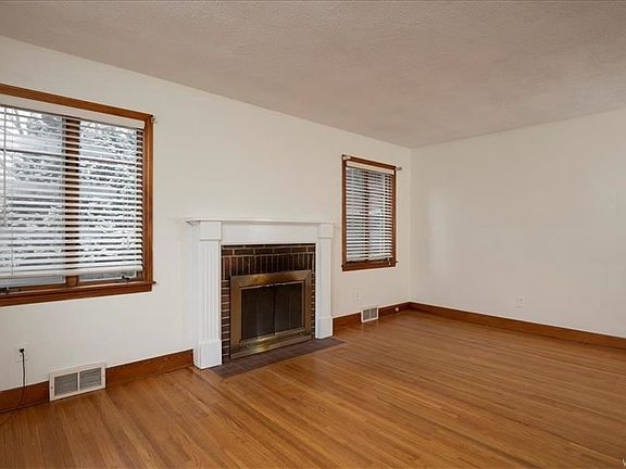 3rd image of 4476 S Buffalo St