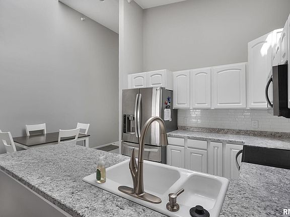 5th image of 3125 Holiday Ct #12