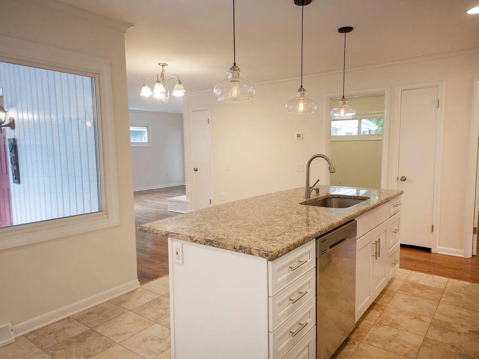 3 bed, 1.5 bath, 1338 sqft, $3,000 — Photo 4