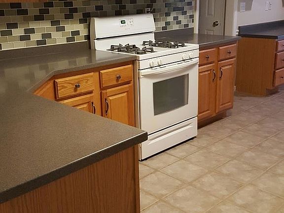 3rd image of 27 Mosswood Ln