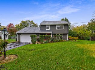 414 Hiawatha Dr, Carol Stream, IL 60188