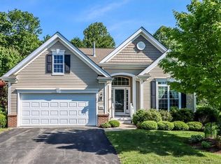 585 Putting Green Ln, Oxford, CT 06478
