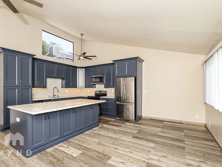 5400 Mountain Blvd #230 — Photo 4