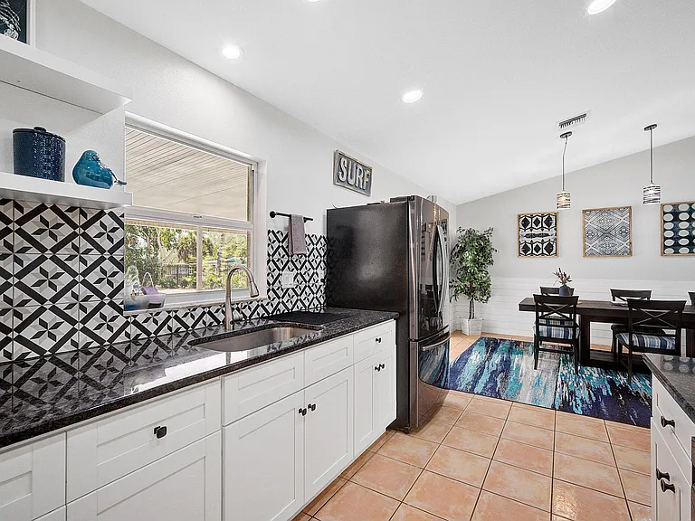 2828 Hope St — Photo 14