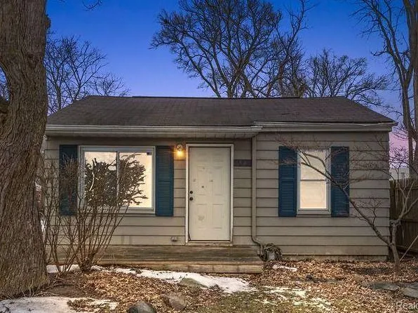 1491 Carman St, Burton, MI 48529