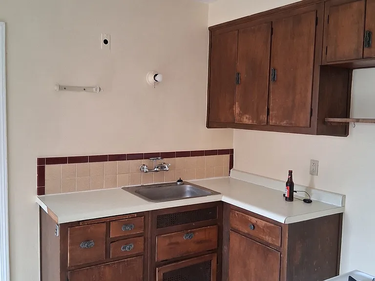 544 Elberon Ave #4 — Photo 3