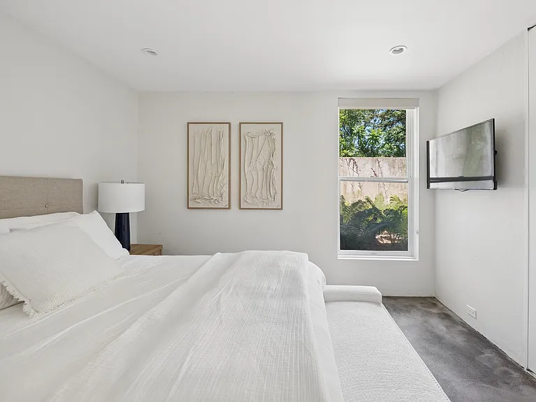 946 Ocean Rd — Photo 14