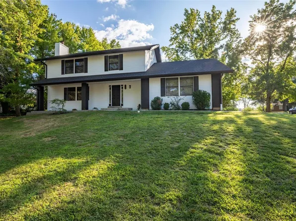 239 Savoy Dr, Lake Saint Louis, MO 63367