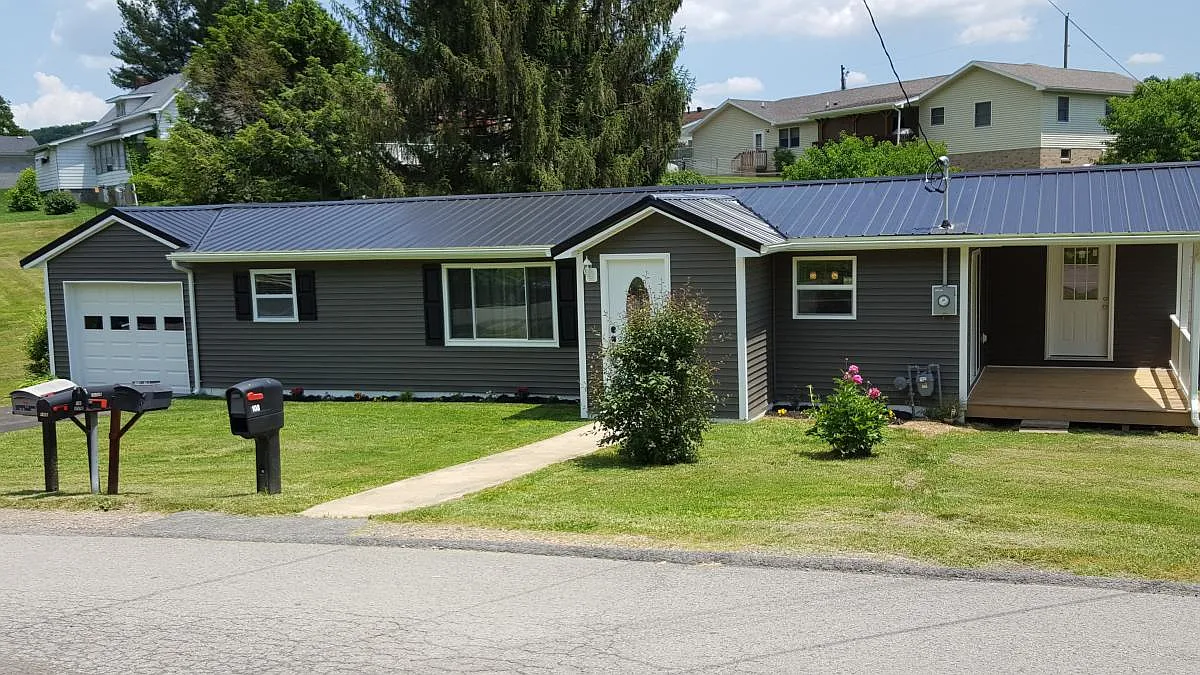 108 Sturm Street — Photo 1
