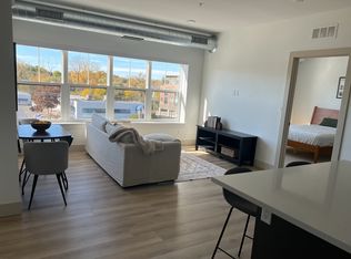 27 S Squirrel Rd #305, Auburn Hills, MI 48326