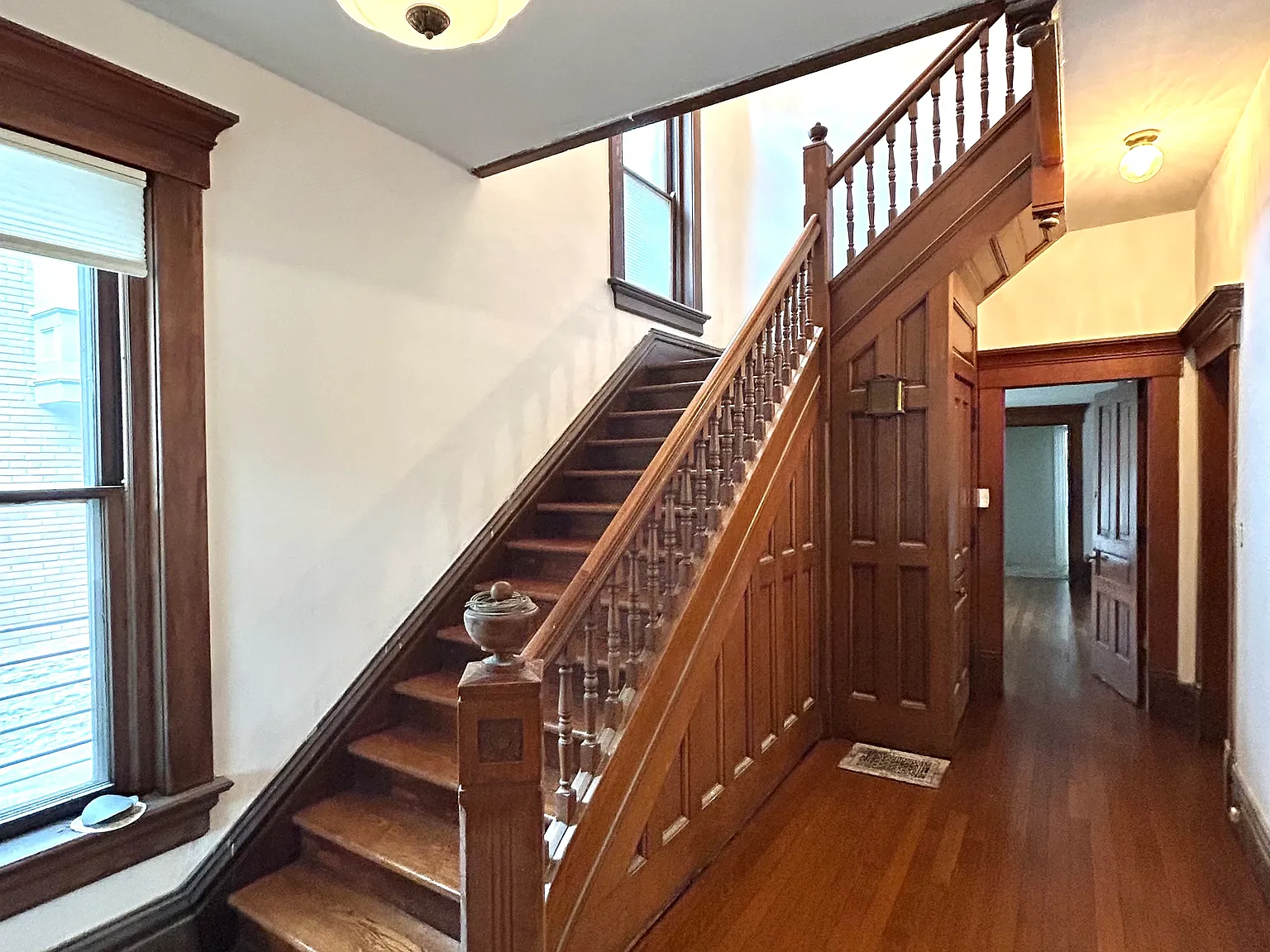1032 Bryden Rd — Photo 3